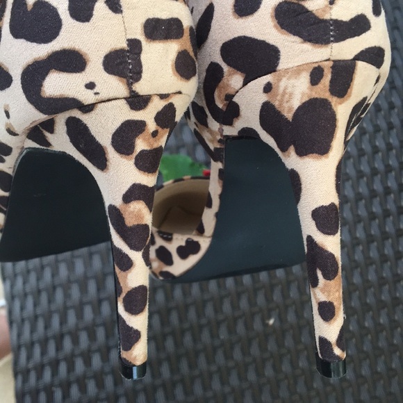 New**Madden Girl‎ Leopard Pumps - Picture 5 of 12